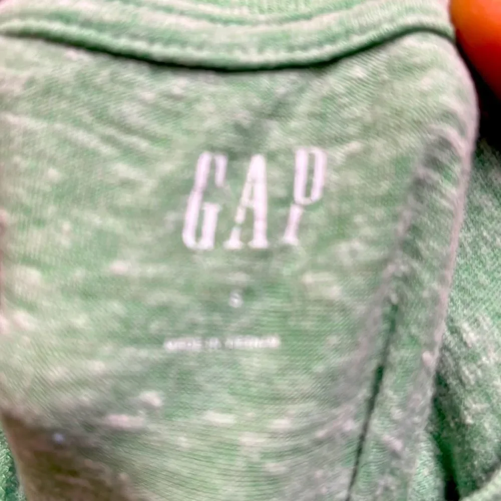 Nwot Gap Youth Green Logo Short Sleeved Tee Shirt. Size Small
